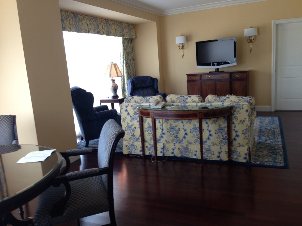 Four Seasons Hotel Westlake Village - Deluxe One Bedroom Suite Living Room