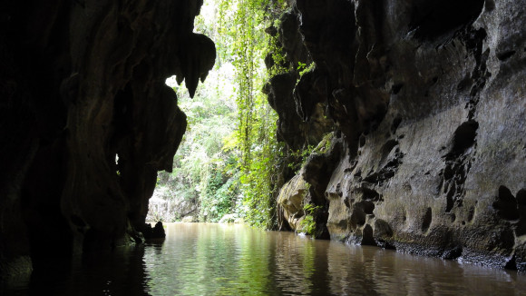 Inside the caves there are underground rivers - El Indio Cave, Viñales
