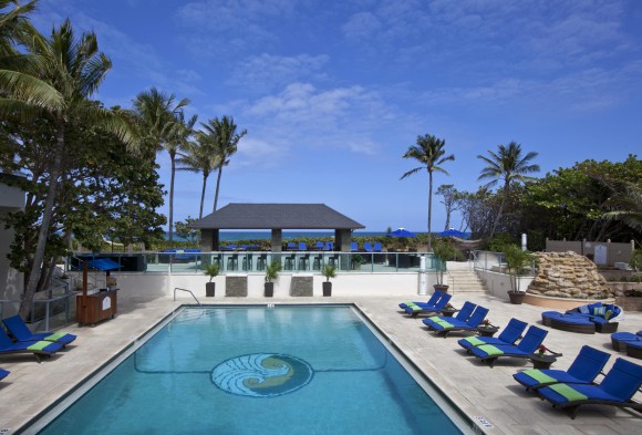 Jupiter Beach Resort Pool (Image Source Jupiter Beach Resort)