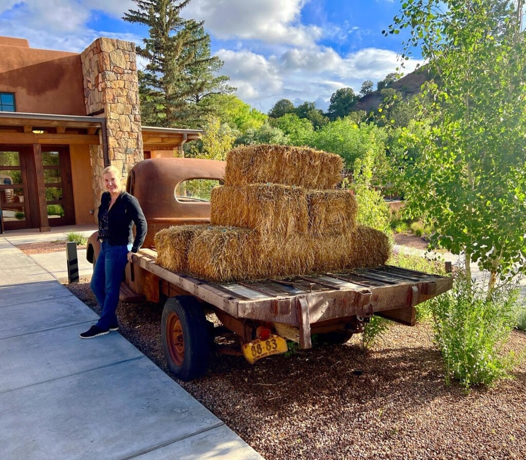 Where nature & culture collide is the perfect way to sum up @bishopslodgeauberge in Santa Fe ☀️🌵 🚜 

Along with five-star accommodation and dining, they offer some spectacular experiences. I’d recommend a sunrise horseback ride or a sound bath in a private meditation class. Which one would you choose? 
.
.
.
.
.
#alwaysauberge #bishopslodge #thecitydifferent #familyvacation #familygetaway #familytravel #newmexicotrue #santafenm #hotelsuite #suitelife #beautifuldestinations #wonderful_places #prettylittletrips #pursuepretty #luxurytraveler #luxurytravel #wheretogonext #travelblogger #travelcaptures #flashesofdelight #bucketlisttravel #theglobewanderer #amazingarchitecture #prettycity #fivestarhotel #fivestarresort #luxuryroom #luxurysuite #aroundtheworldpix #shetravels
