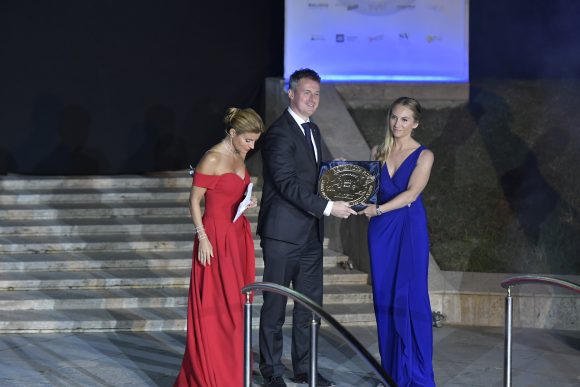 Mrs Nicola El-Mouelhy, CEO/Founder of Seven Stars Luxury Hospitality and Lifestyle Awards presenting the Seven Star Airline award to Rogier de Jager Regional Vice President - Europe Oman Air