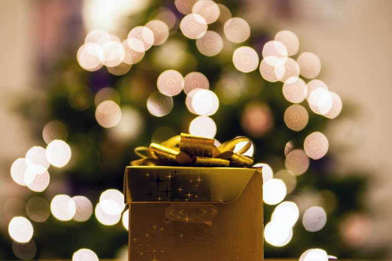 Holiday Gift Guide For Luxury Travelers