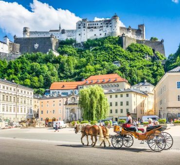 Salzburg Walking Tour with Traditional Food and Drink