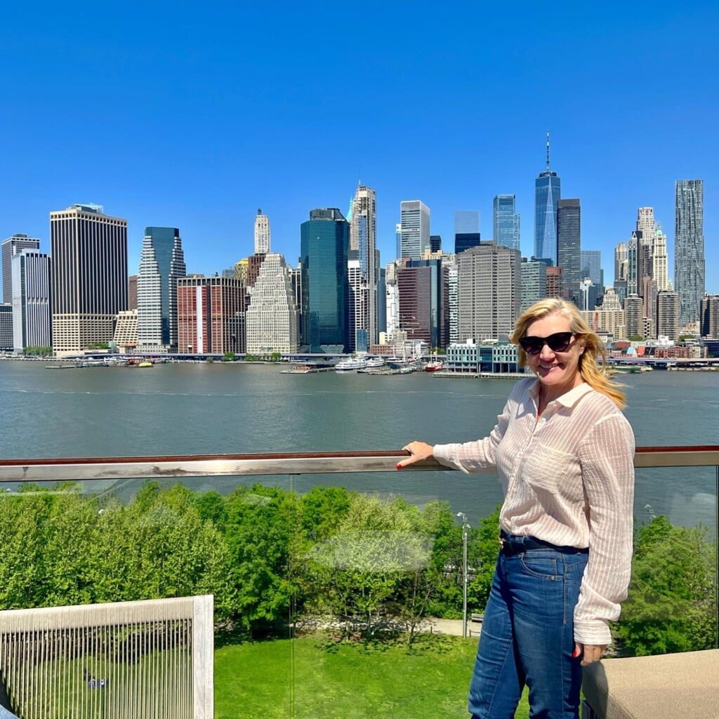 Do you know where to find some of the best views of Manhattan? 🍎 🚕😍

Our stay at the 1 Hotel Brooklyn Bridge (@1hotels) was dreamy from start to finish. I love their chic and contemporary designs and our Skyline Suite provided the best views of the Brooklyn Bridge and Manhattan. But luckily, whether you’re a guest or not, these views can be enjoyed from their incredible rooftop bar. But I highly recommend staying overnight so you can enjoy their rooftop pool with these skyline views too! 
.
.
.
.
.
#1hotels #nycgo #nycphotographer #manhattan #seeyourcity #topnewyorkphoto #nycdotgram #nycskyline #luxurylifestyle #luxurytravel #wanderlust #passportready #travelblogger #beautifulplaces #newyorklife #bigapple #wonderful_places #beautifuldestinations #pursuepretty #prettylittletrips #luxurytraveler #aroundtheworldpix #welivetoexplore #bucketlisttravel #flashesofdelight #amazingarchitecture #manhattanview #manhattanskyline #luxuryhotel #fivestarhotel