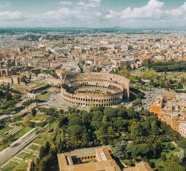 Luxury Stars in Rome: A Grand Vacation Apartment Near the Colosseum