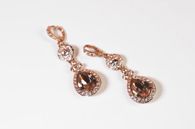 8 Tips to Find the Perfect Women’s Earrings for Your Partner