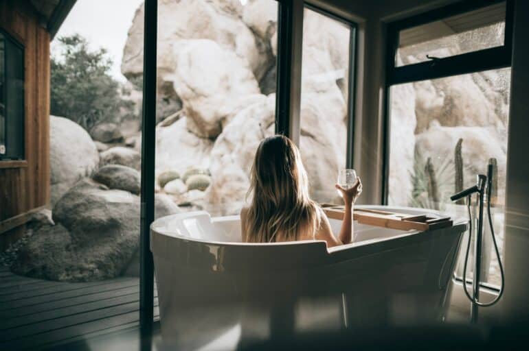 From Fixed Properties to Flexible Luxury: Your Complete Travel Freedom Guide