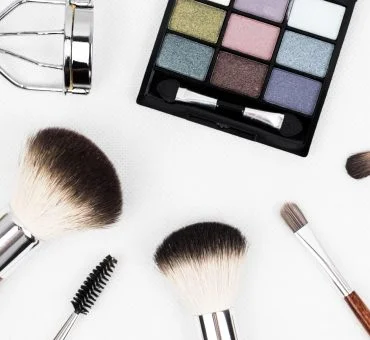 A 3-Step Guide to the Perfect Travel Beauty Kit