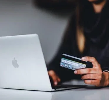 10 Benefits of Paying for Your Flights with a Travel Card