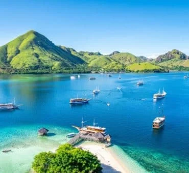 Dragons, Volcanoes, and Pink Sands: The Ultimate Southern Indonesian Yacht Charter Experience